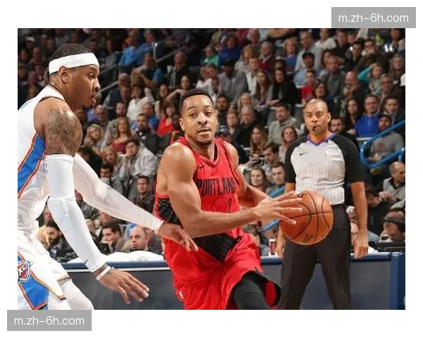 老鹰斯奈德转换进攻犀利 利用开拓者退防问题连续打出快速反击得分